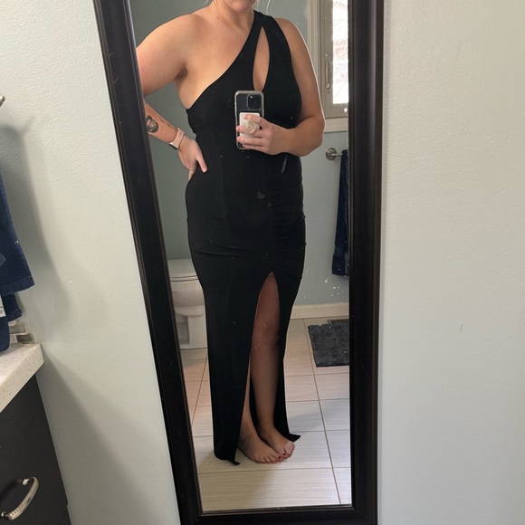 New with Tags 

Fashion Nova - Lotus Garden Maxi Dress
Black 

1X - Picture 2 of 2